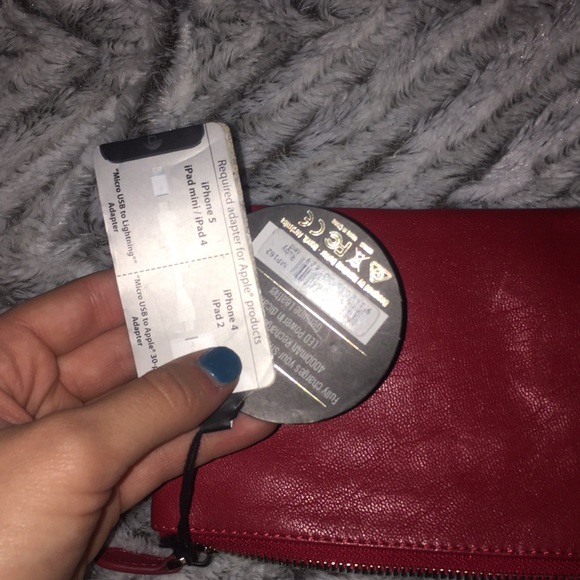 Red wallet with a built in portable charger - Picture 4 of 4